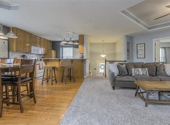 5th image of 2416 NE Bridgeport Dr