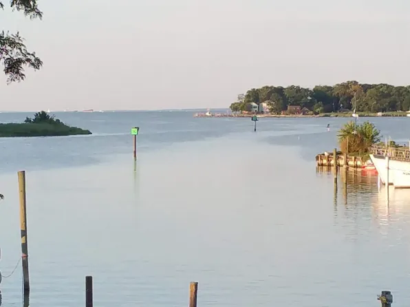 4807 Woods Wharf Rd, Shady Side, MD 20764