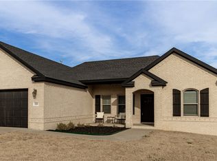 320 Captain Hopkins St, Prairie Grove, AR 72753