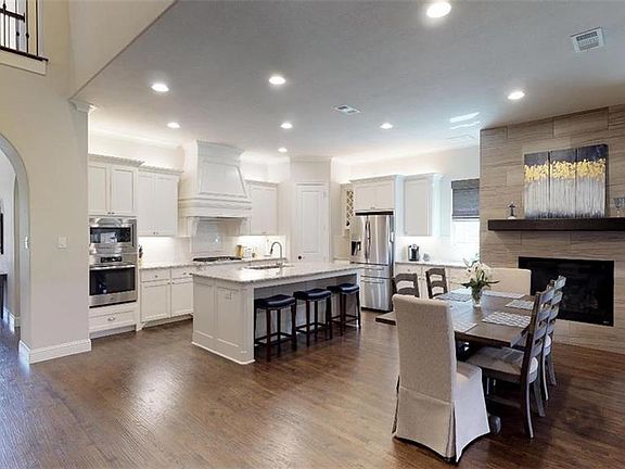 2nd image of 3950 Lantana Ln