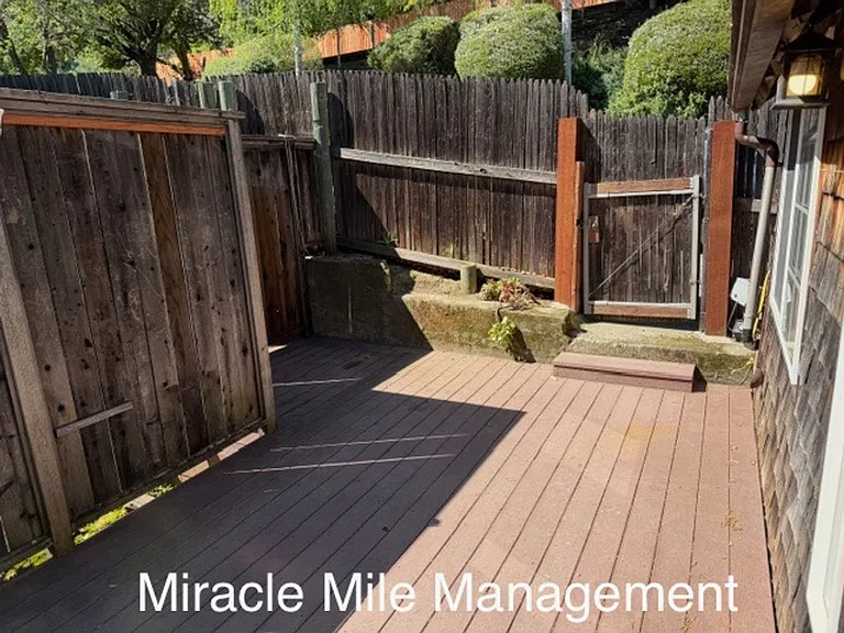 195 Melville Ave — Photo 10