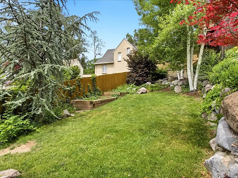 1418 E Federal Way — Photo 50