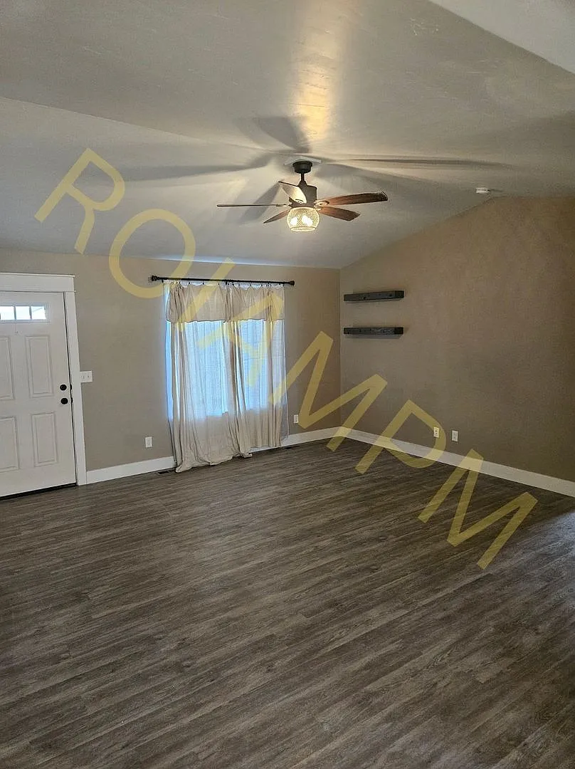 Beautiful 3 Bed 2 Bath Home in Filer Idaho — Photo 2