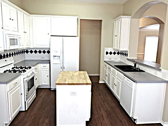 2nd image of 3021 Avery Ln