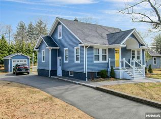 8 Edgewood Ave, Wyckoff, NJ