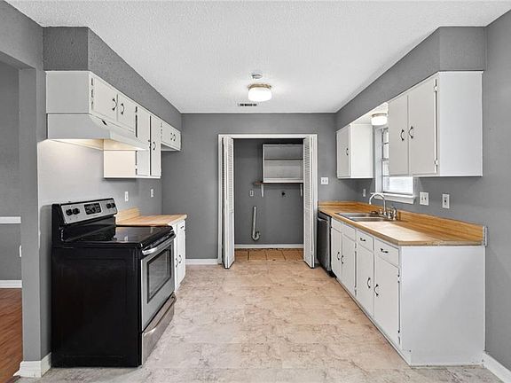 5th image of 8798 Sunnyside Dr