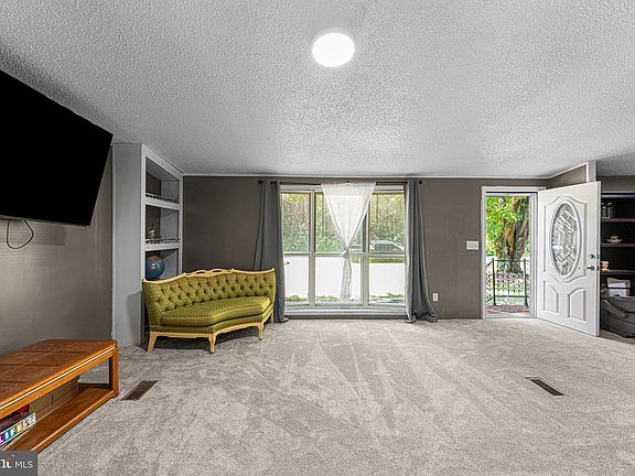 3rd image of 315 Blackberry Rd