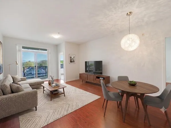 2239 Kingsway #329, Vancouver, BC V5N 0E5
