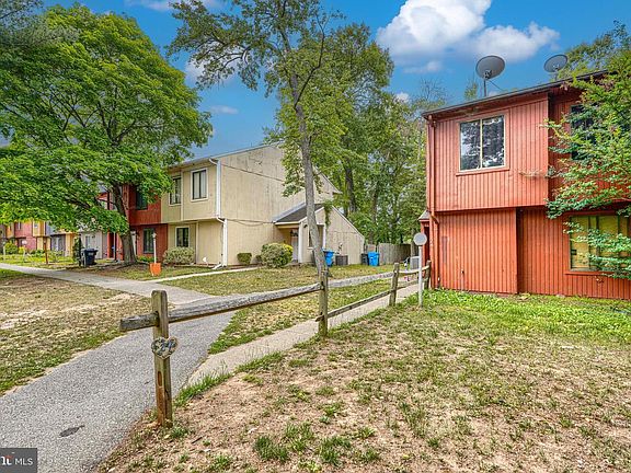 2nd image of 24 Kings Wharf Pl