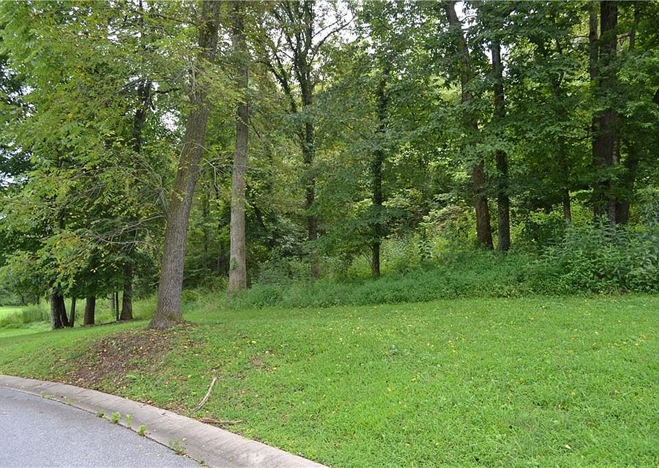 1st image of 8 Beau Chalet Dr