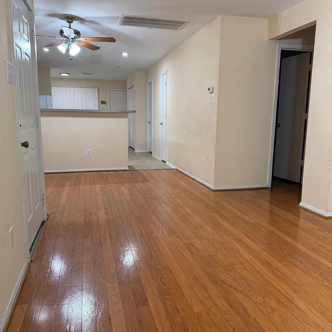 3 bed, 4.0 bath, 1176 sqft, $1,750 — Photo 1