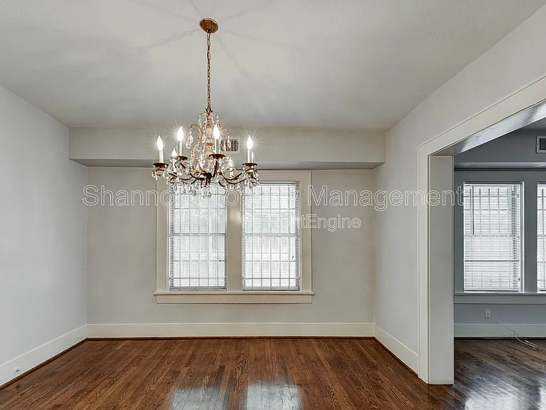 1748 Hawthorne St #B — Photo 11