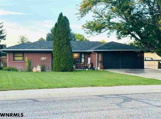 1940 R St, Gering, NE 69341