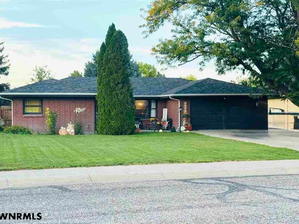 1940 R St, Gering, NE 69341