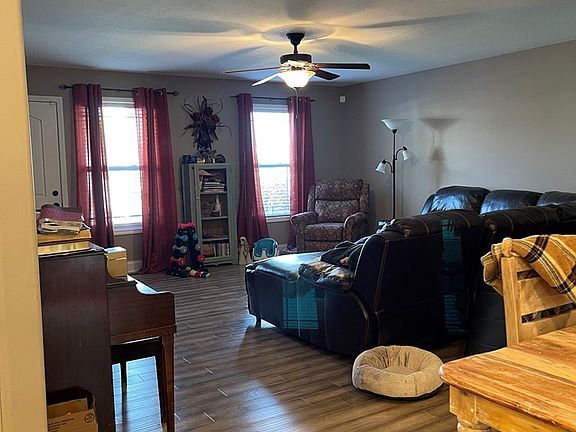 3rd image of 513 Caitlin Marie Ln