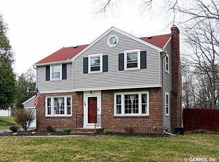 28 Pinecrest Dr, Rochester, NY 14617