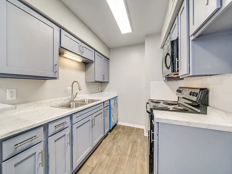 The Oaks Apartments At Medical Center — Photo 54