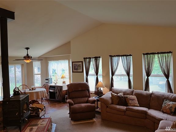 4th image of 173 Mountain View Dr