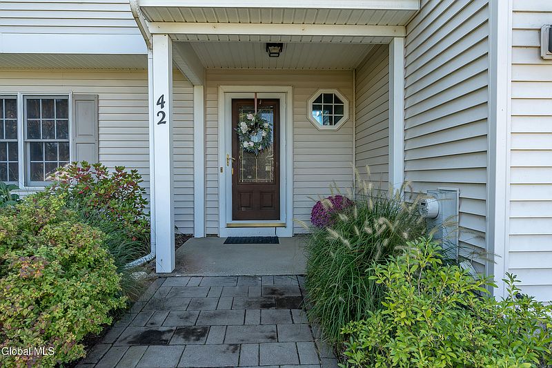 3rd image of 42 Capitol Place
