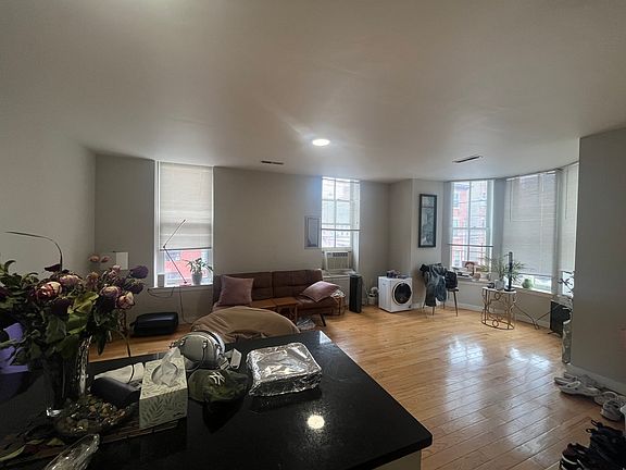 2nd image of 717 N 16th St Floor 2