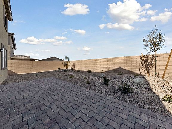 3rd image of 596 Beverly Pine Pl