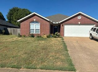 501 Firewood Dr, Centerton, AR 72719