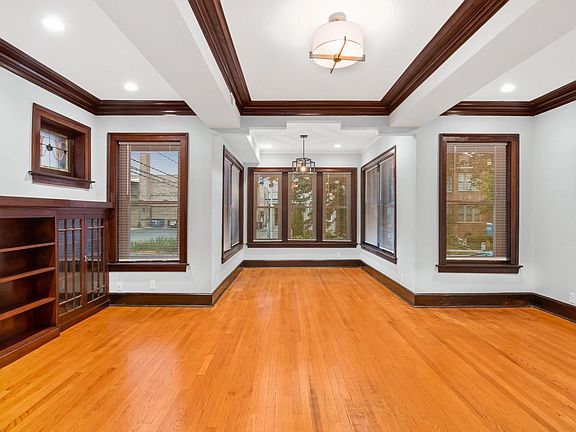 4th image of 1475 W Farragut Ave #1