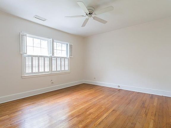5th image of 124 Sheridan Dr NE
