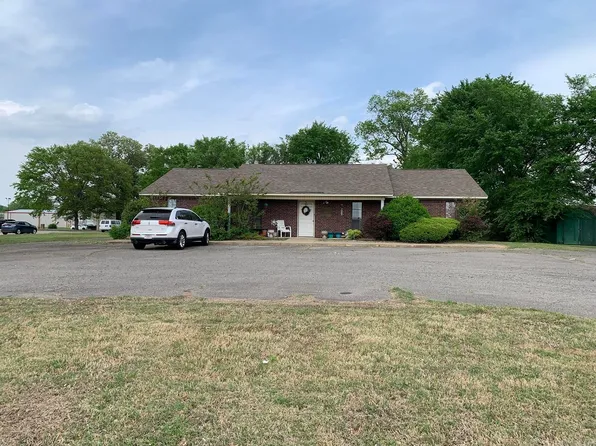 1311 E 16th St, Russellville, AR 72802