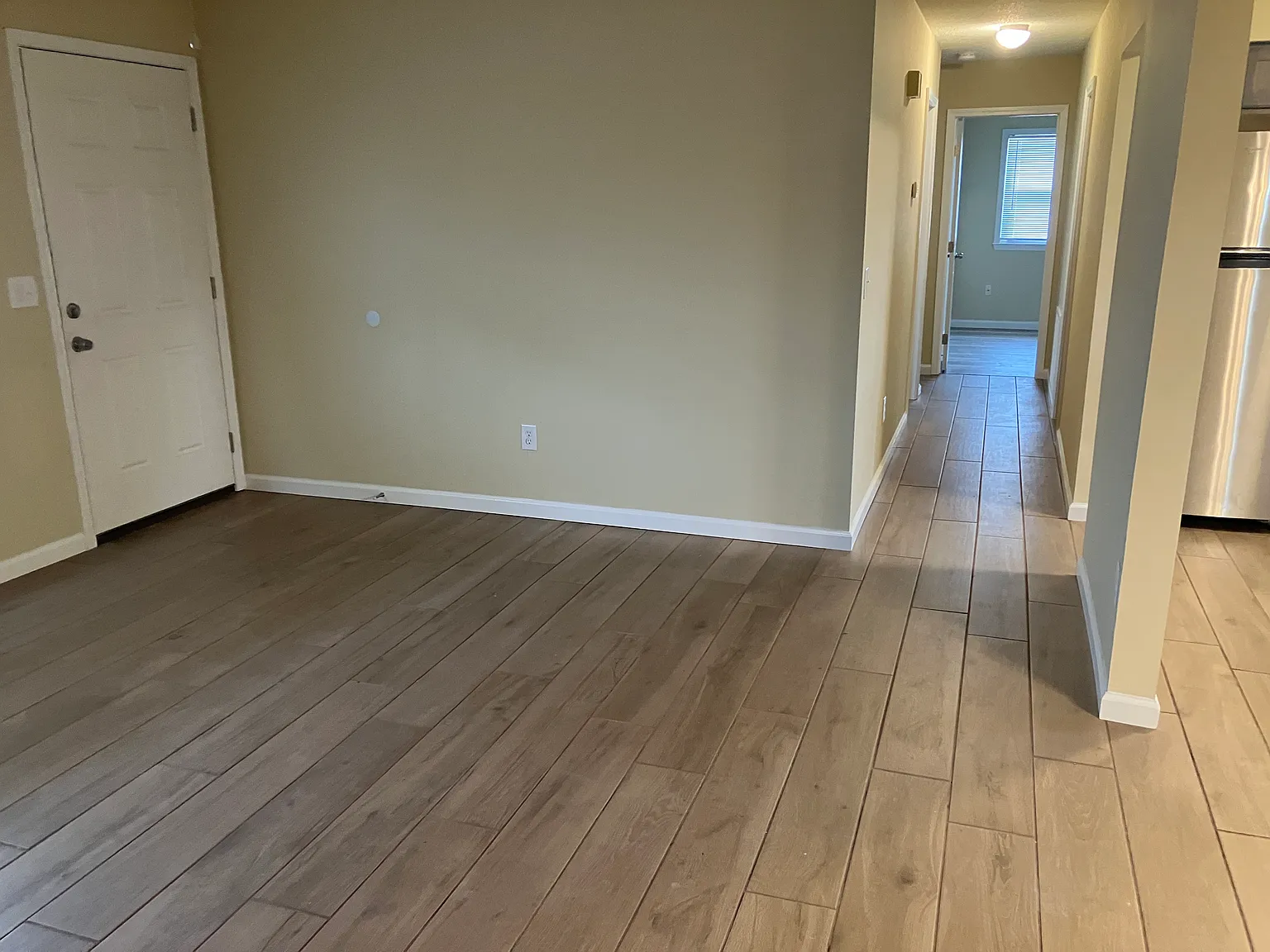 3 bed, 1.5 bath, 1075 sqft, $1,800 — Photo 2