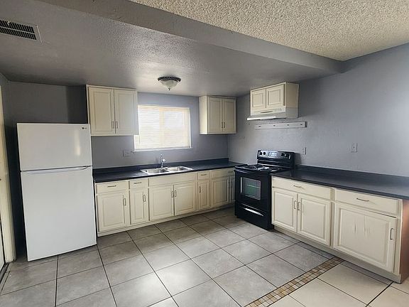 3rd image of 4610 Elk Springs Ave #C