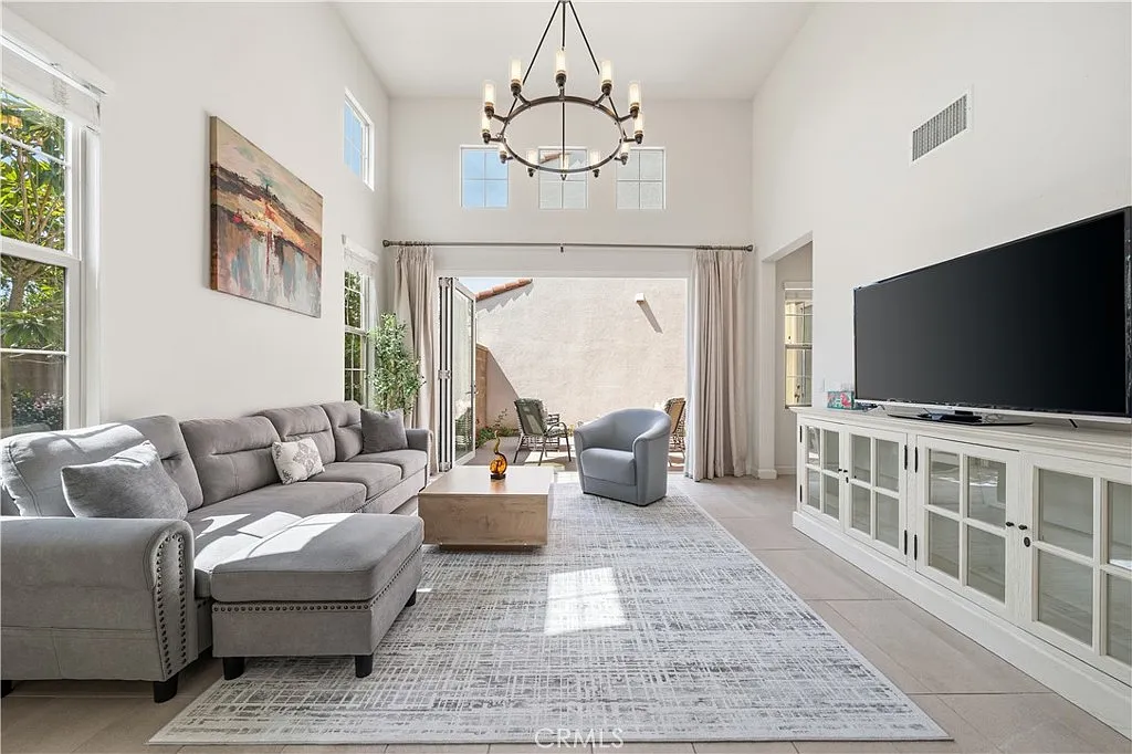 4 bed, 3.5 bath, 1889 sqft, $6,500 — Photo 1