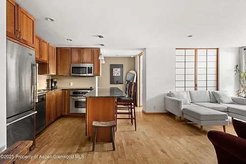 935 E Hopkins Ave #7 Photo 1