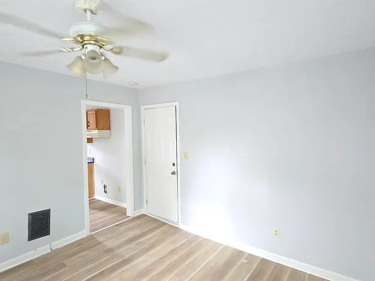 925 Meridian St #3 — Photo 12