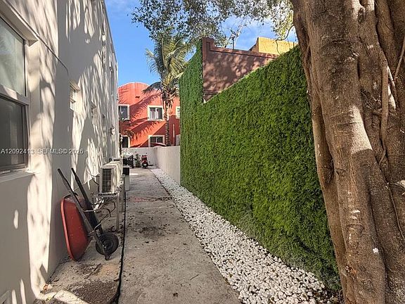3rd image of 337 SW 10th Ave APT 3