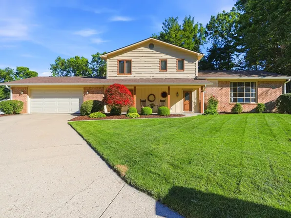 825 Queenswood Ct, Indianapolis, IN 46217