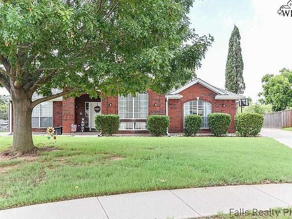 2nd image of 6 N Park Dr