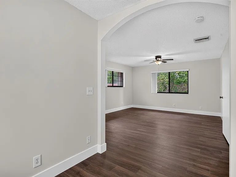 587 NW 38th Ave — Photo 36