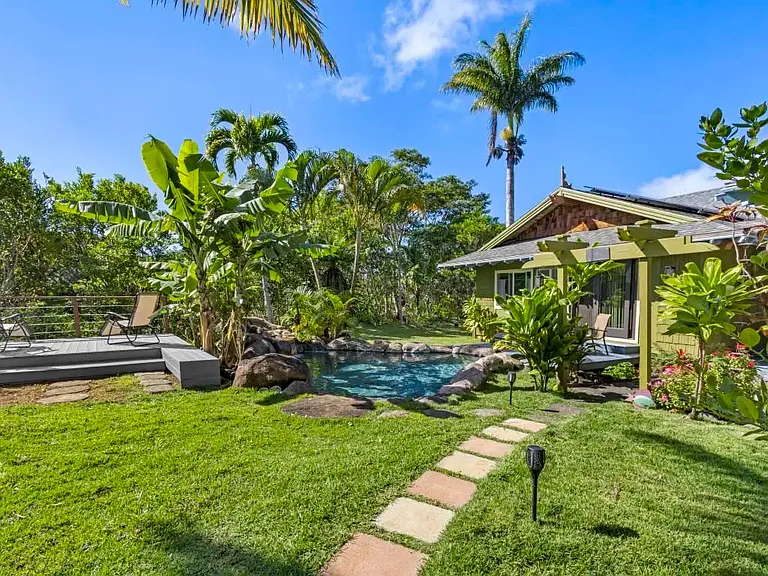 690 E Kuiaha Rd — Photo 2