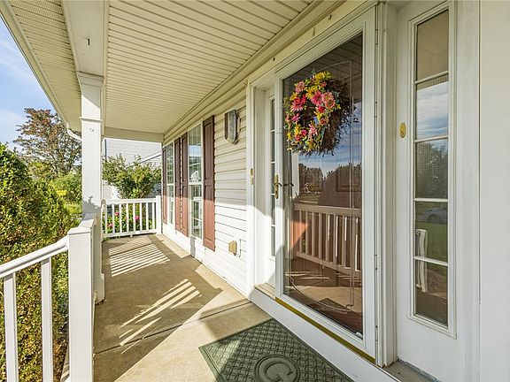 3rd image of 5152 Overlook Ln