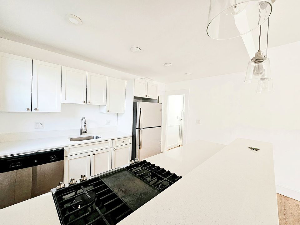 1st image of 38 Newton St #3