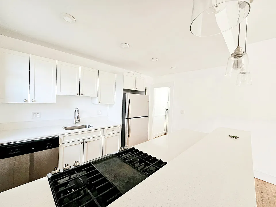38 Newton St #3