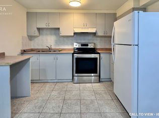 5339 Hollypoint Ave #2, Mississauga, ON L5V2L2