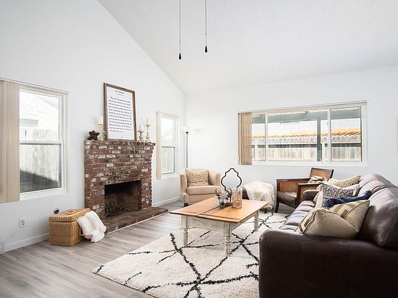 4th image of 1220 E Saint Johns Parkway