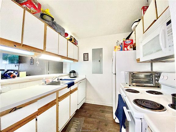 5th image of 529 Southwest Pkwy APT 104