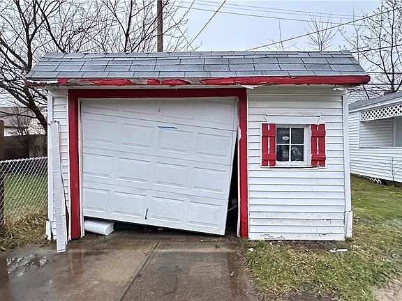 5th image of 19513 Beverly Ave
