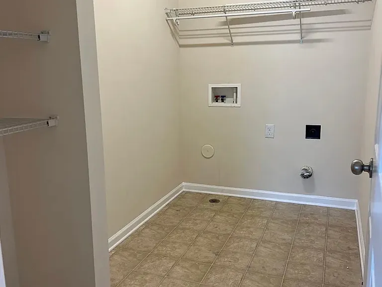 1009 Farm Pond Rd — Photo 10
