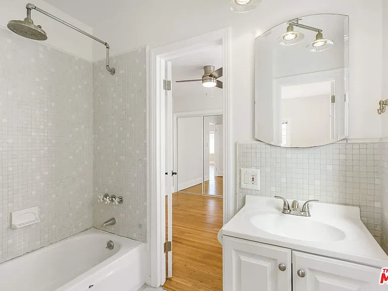 4058 Wade St — Photo 17
