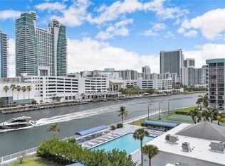 600 Parkview Dr APT 624, Hallandale, FL 33009