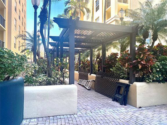 2nd image of 520 SE 5th Ave APT 1701